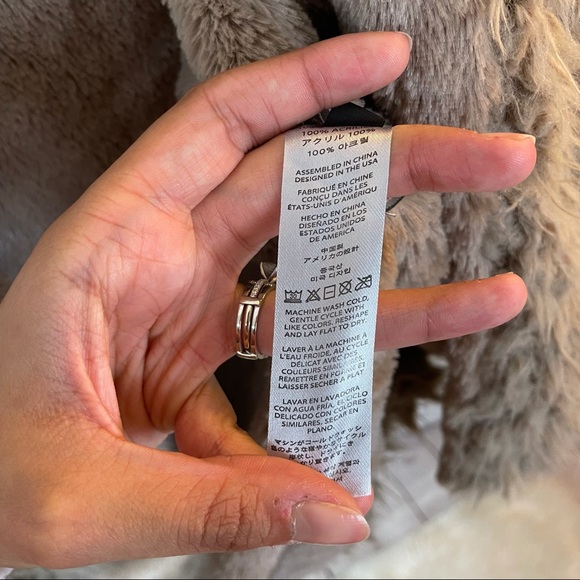 [Code] Fuzzy Vest - Picture 5 of 9